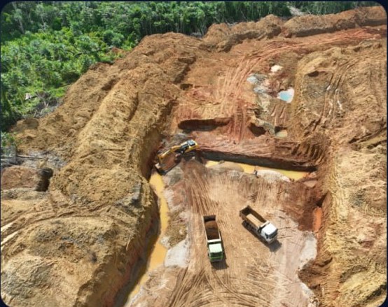 Goldbergbau von Minerales San Hilario — Madre de Dios, Peru